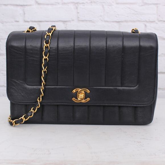 Chanel Diana Vertical Stitch Flap Black Lambskin Crossbody Shoulder Bag A4414 - Picture 1 of 10